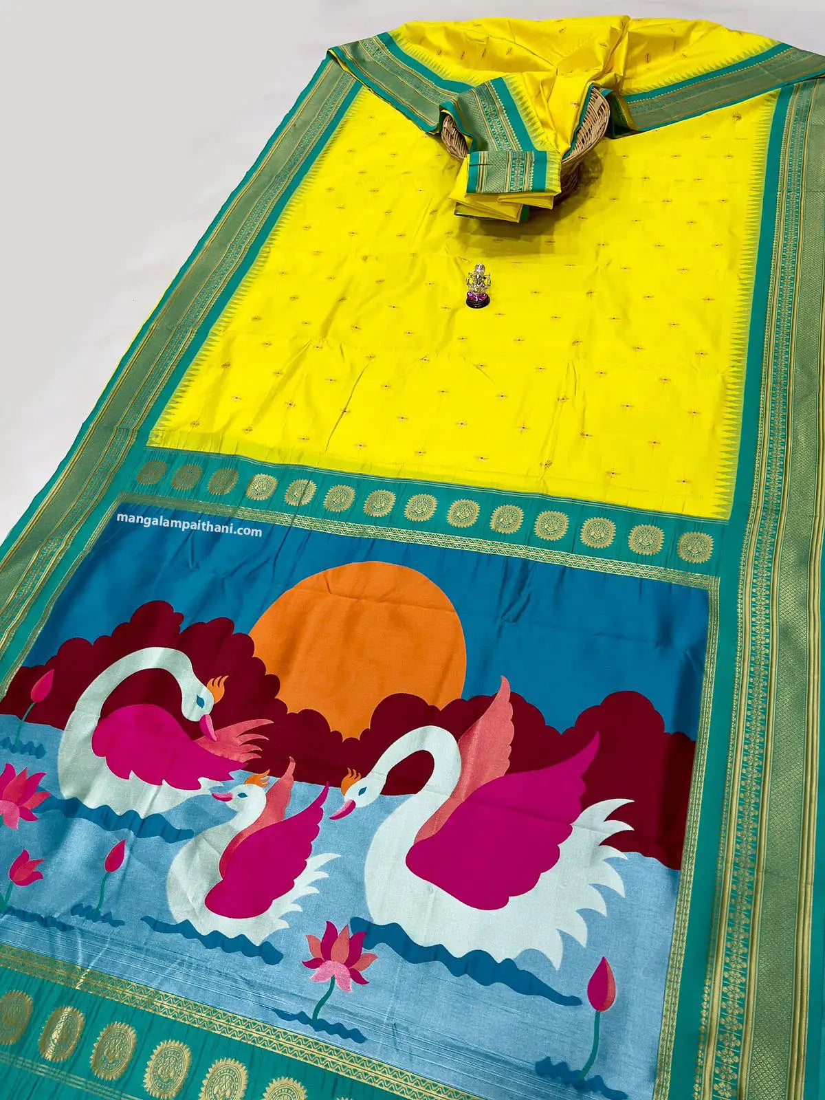 Kadiyal Paithani #01